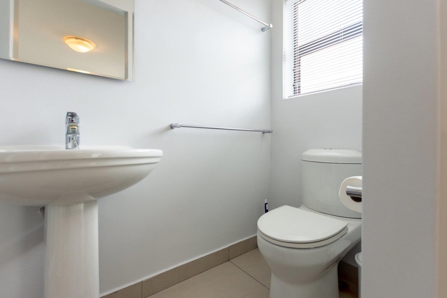 5 Bedroom Property for Sale in Calypso Beach Western Cape
